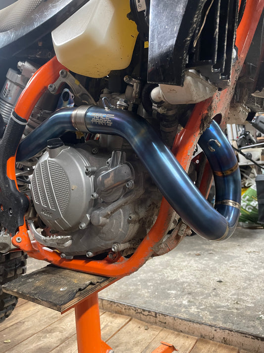 Titan-Auspuffkrümmer für KTM EXC-F 450/500 & Husqvarna FE 450/500 (2020-2023)